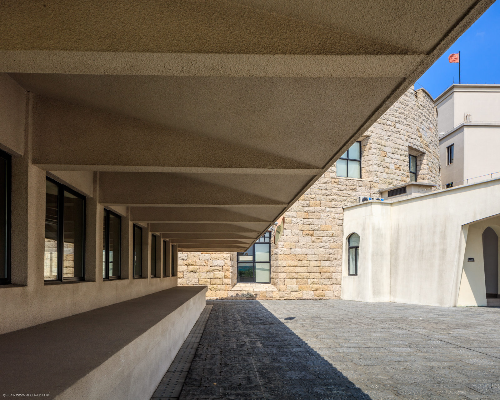 Roof With Tapered Beam